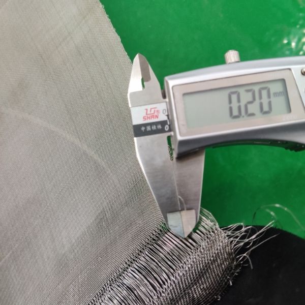 A caliper is used to check the wire diameter of L605 woven mesh.